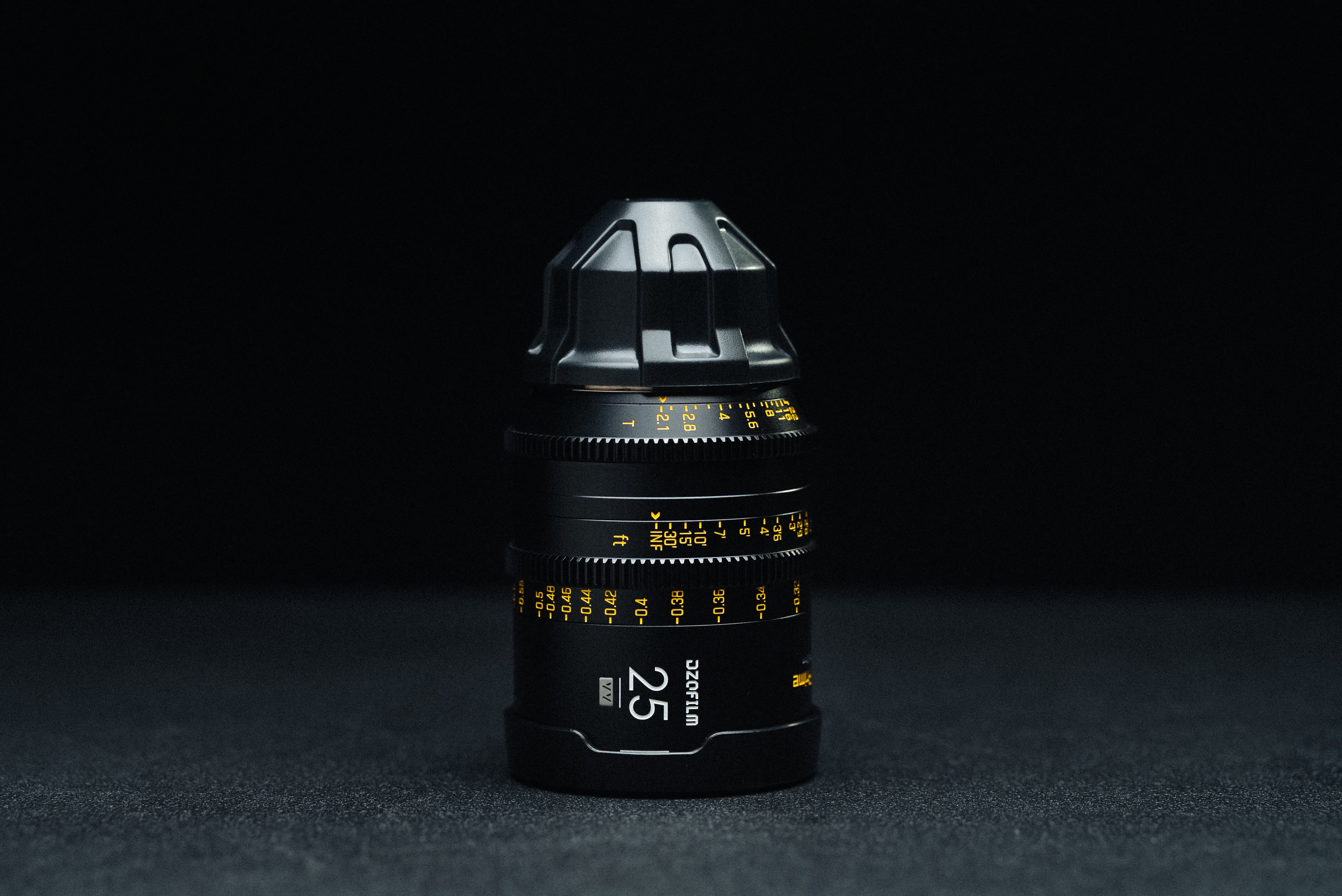 DZOFilm VESPID 25mm T2.1 Lens (PL & EF Mounts) | Alquiler